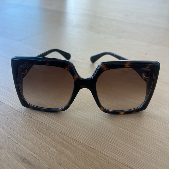 Gucci Tortoiseshell oversized Sunglasses - Picture 5 of 8